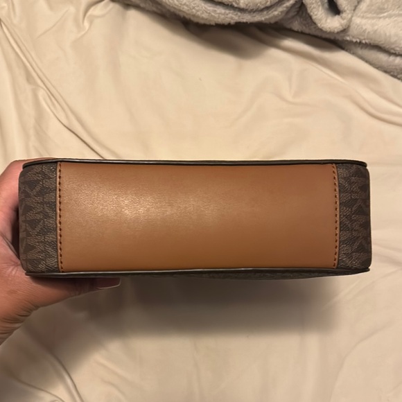 Michael Kors Brown Bag - Picture 6 of 9